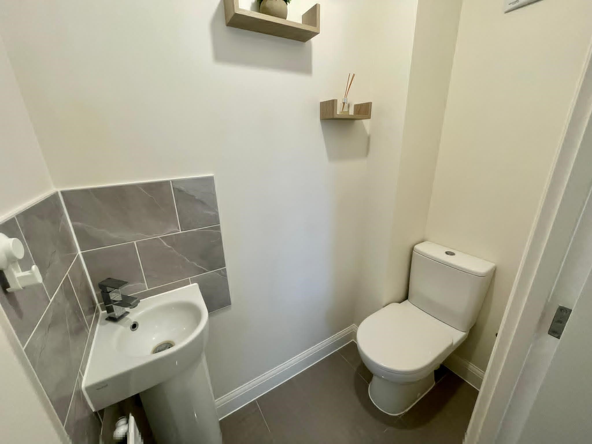 propertyP27784616