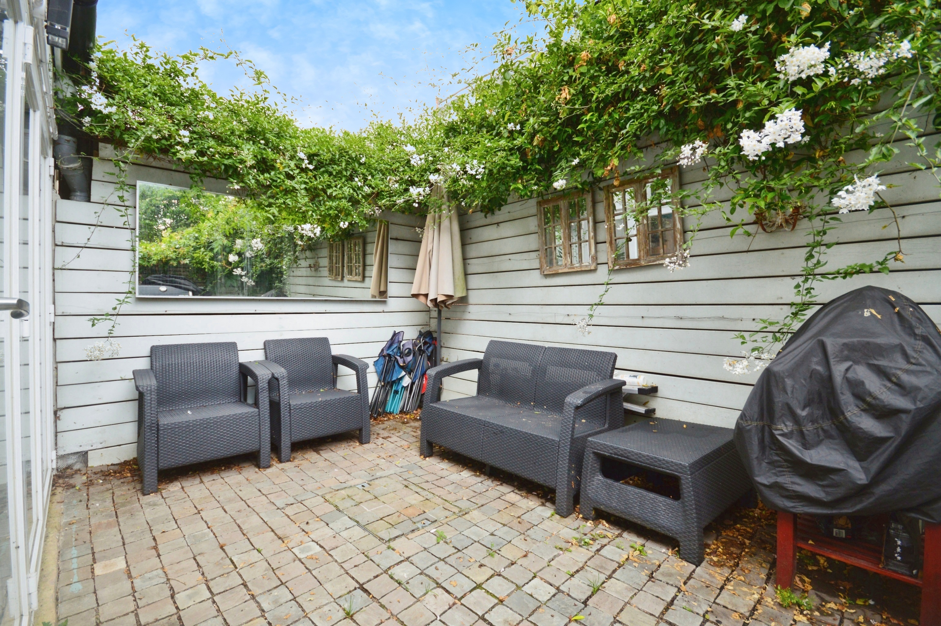 propertyP28606313