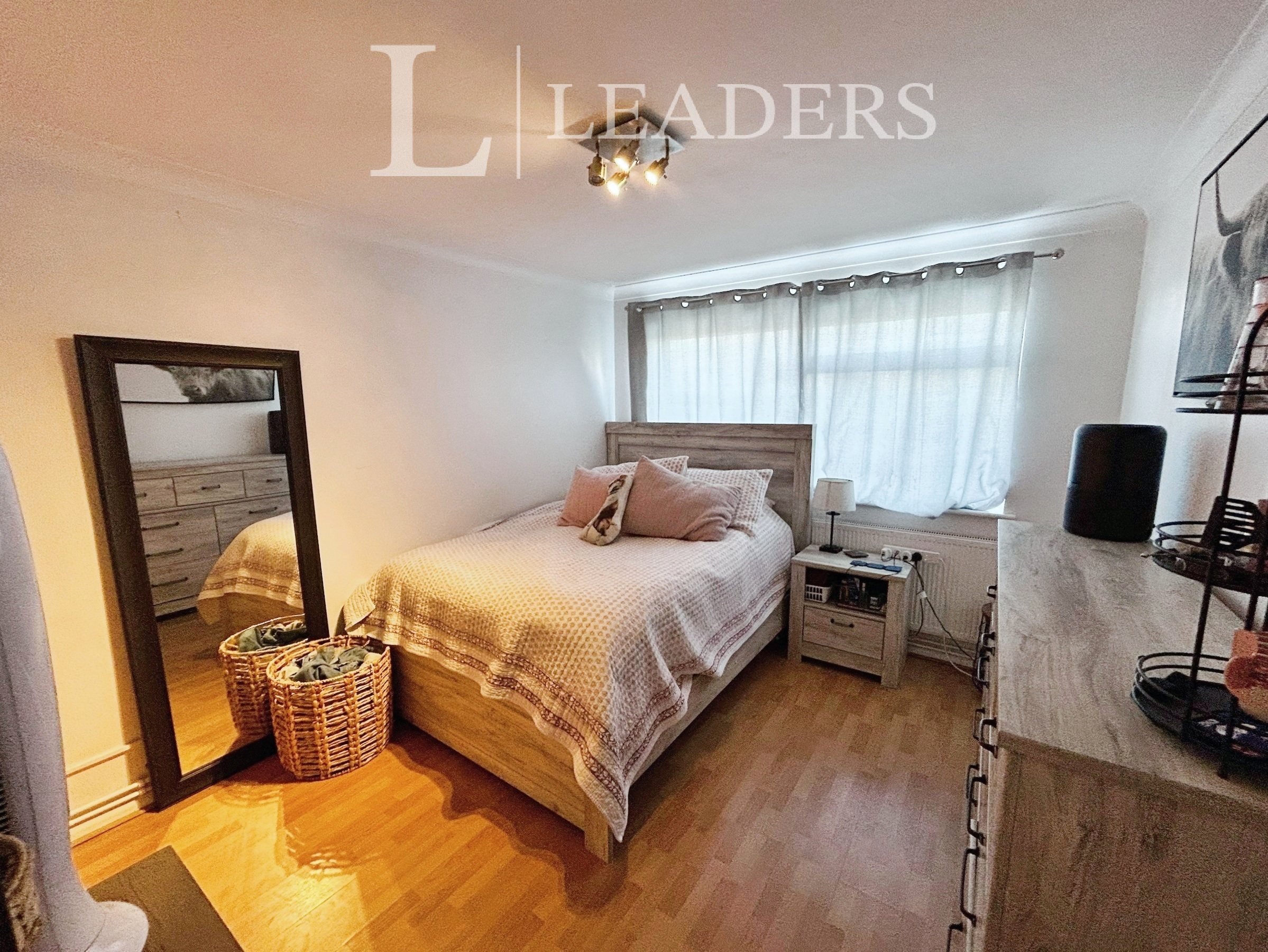 propertyP1590266