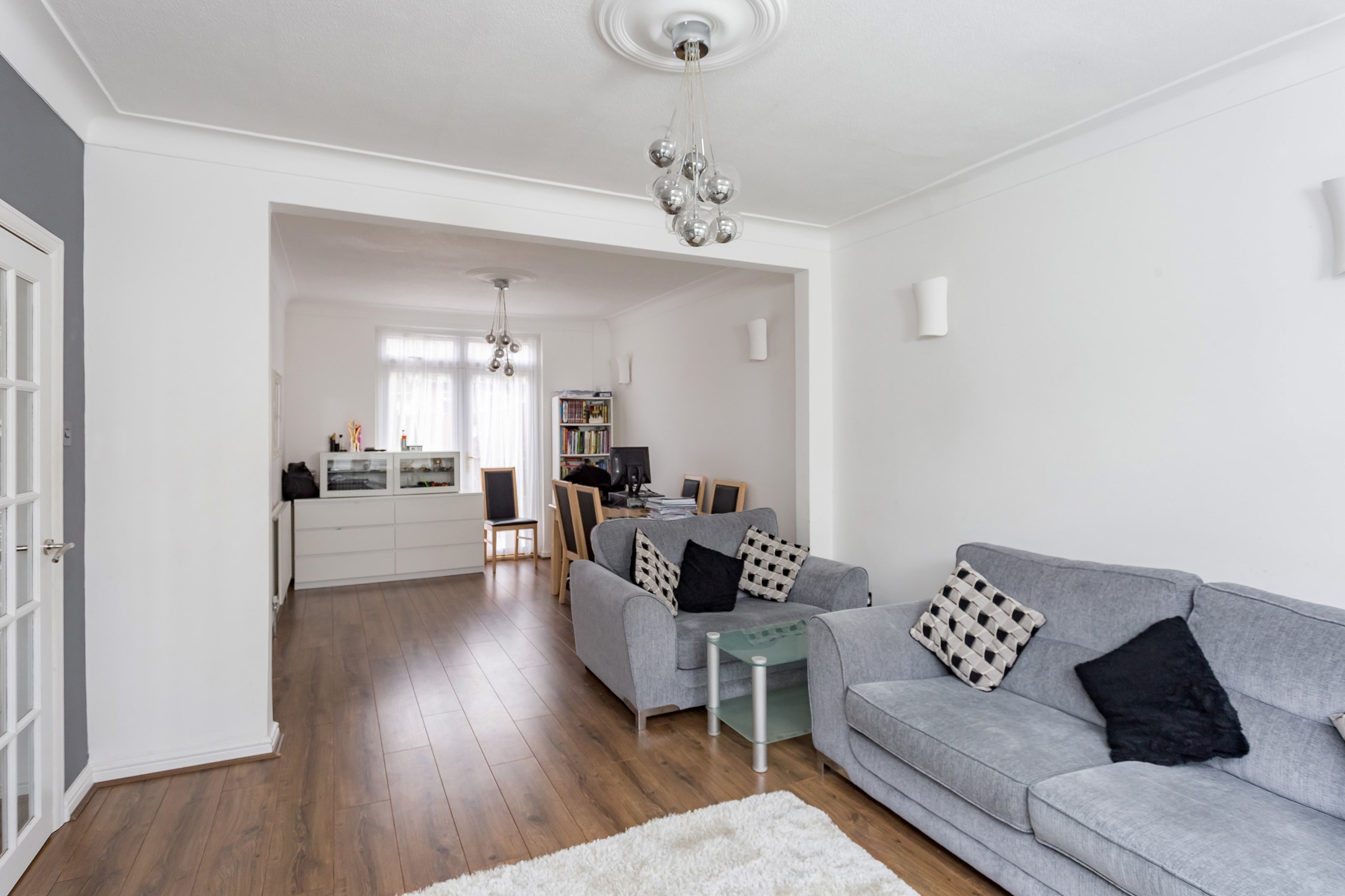 propertyP2869382