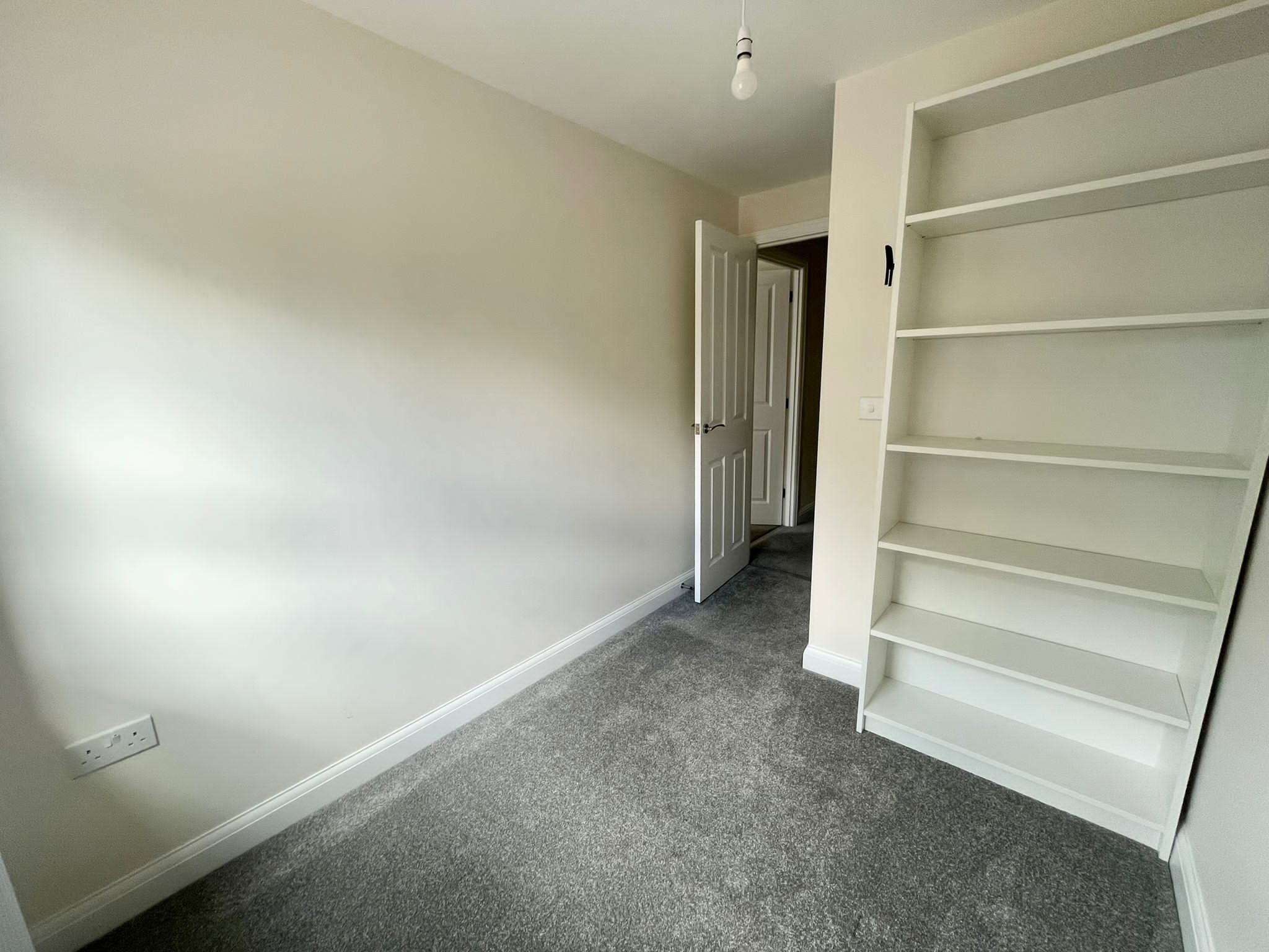 propertyP27784613
