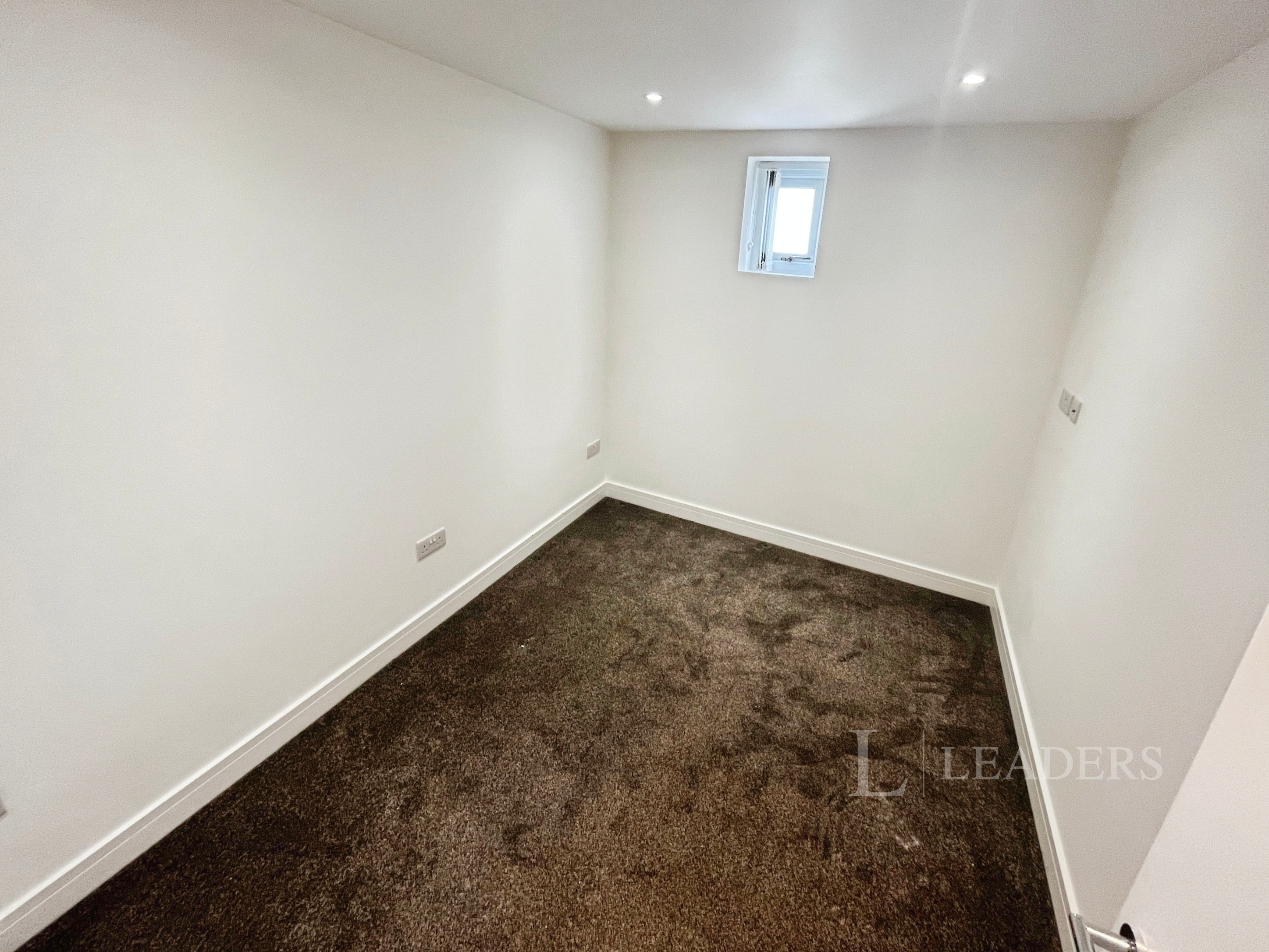 propertyP37943211