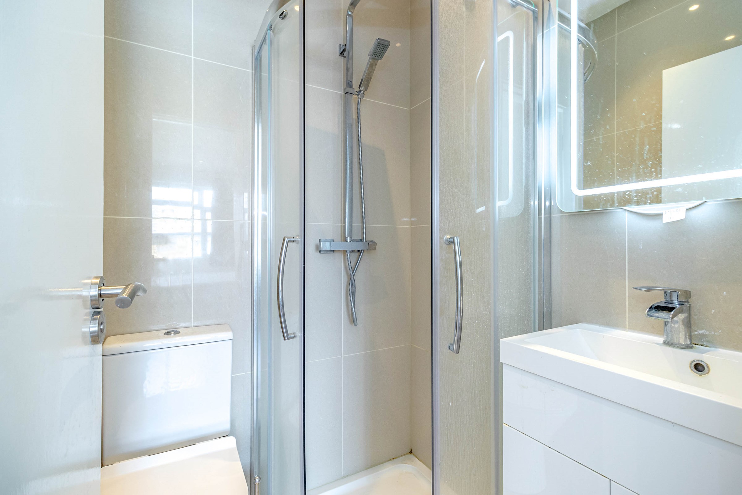 propertyP2915543
