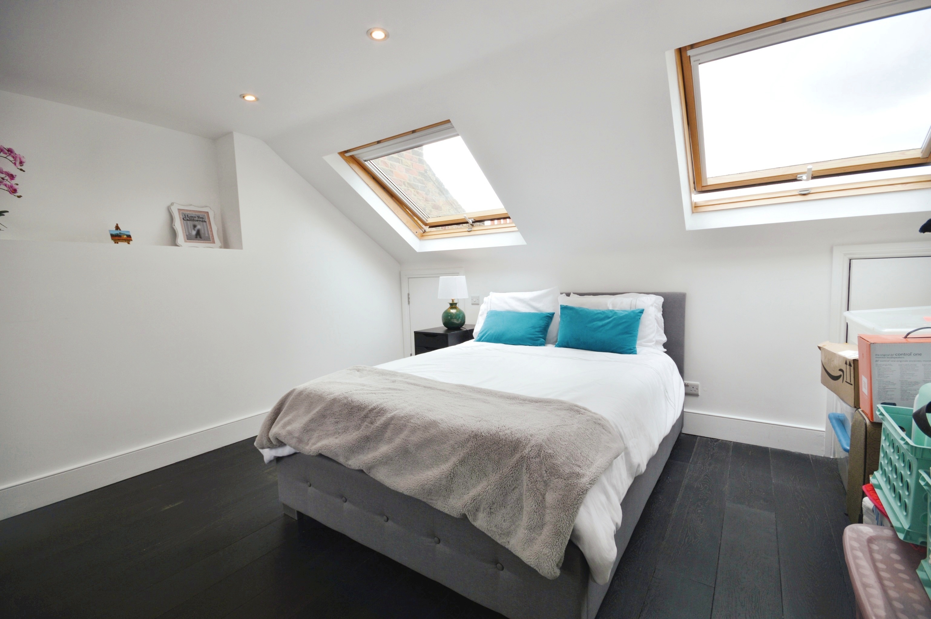 propertyP28606318