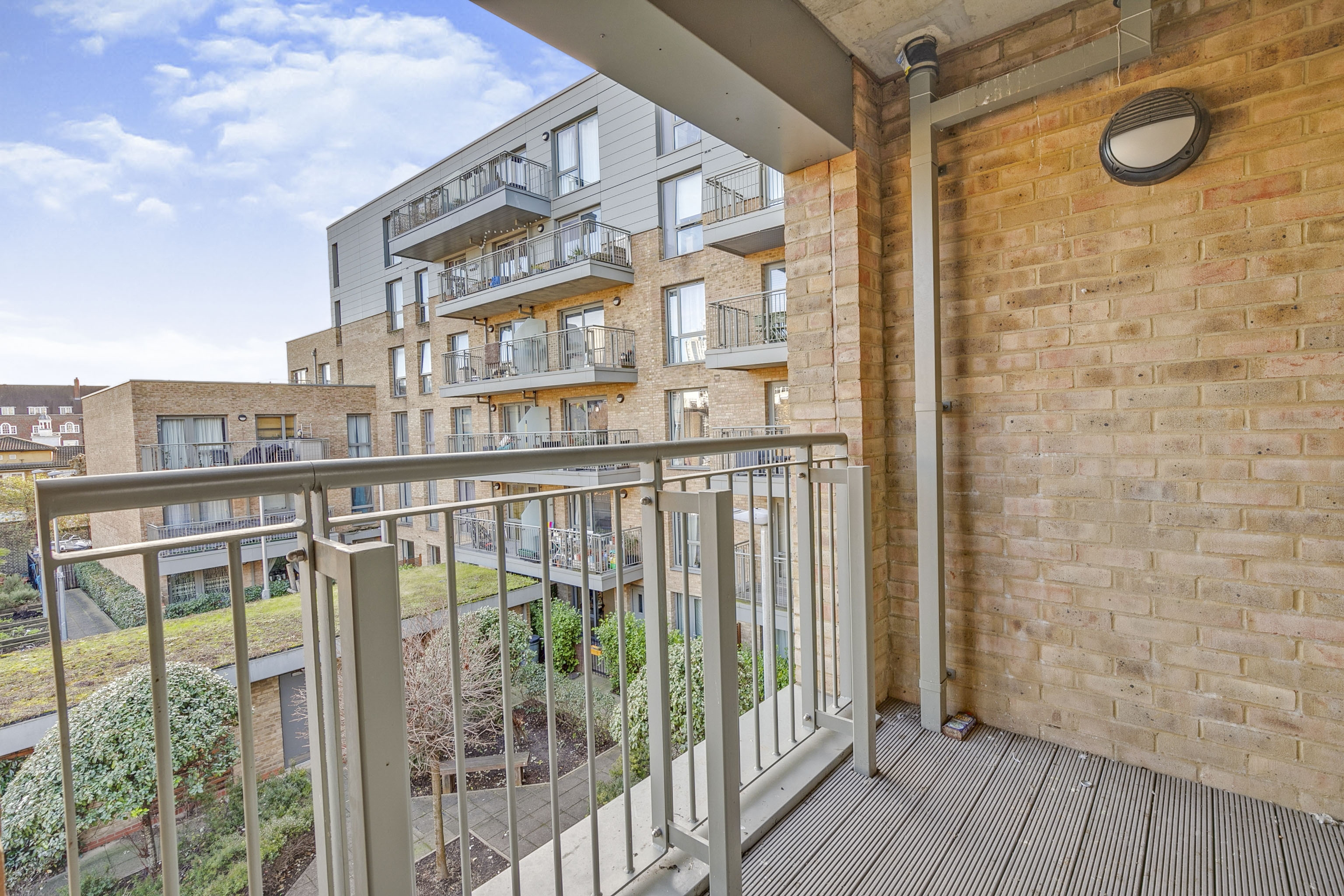 propertyP2885028