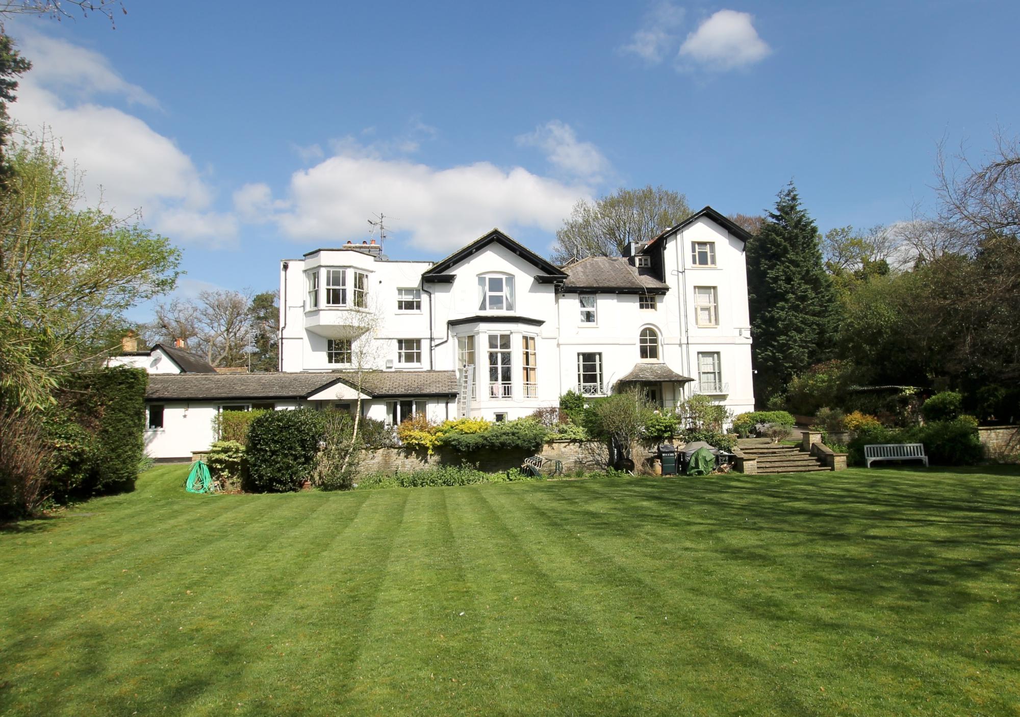 Brooklands Road, Weybridge, KT13 Leaders